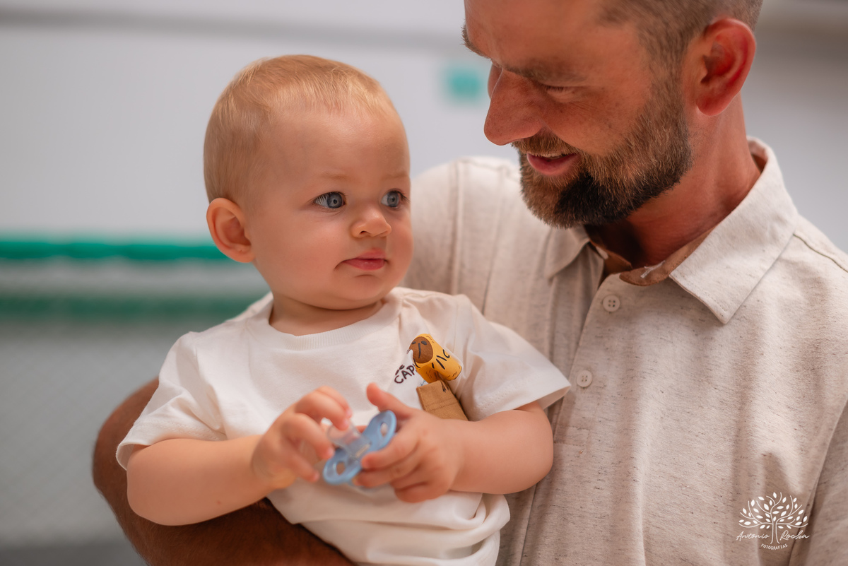 Primeiro aninho - festa infantil - fotografia de aniversário - registros especiais - crianças brincando - fotografia espontânea - fotografia profissional - evento infantil - emoção - fotografia documental - fotógrafo de família – Antonio Rocha Fotografias