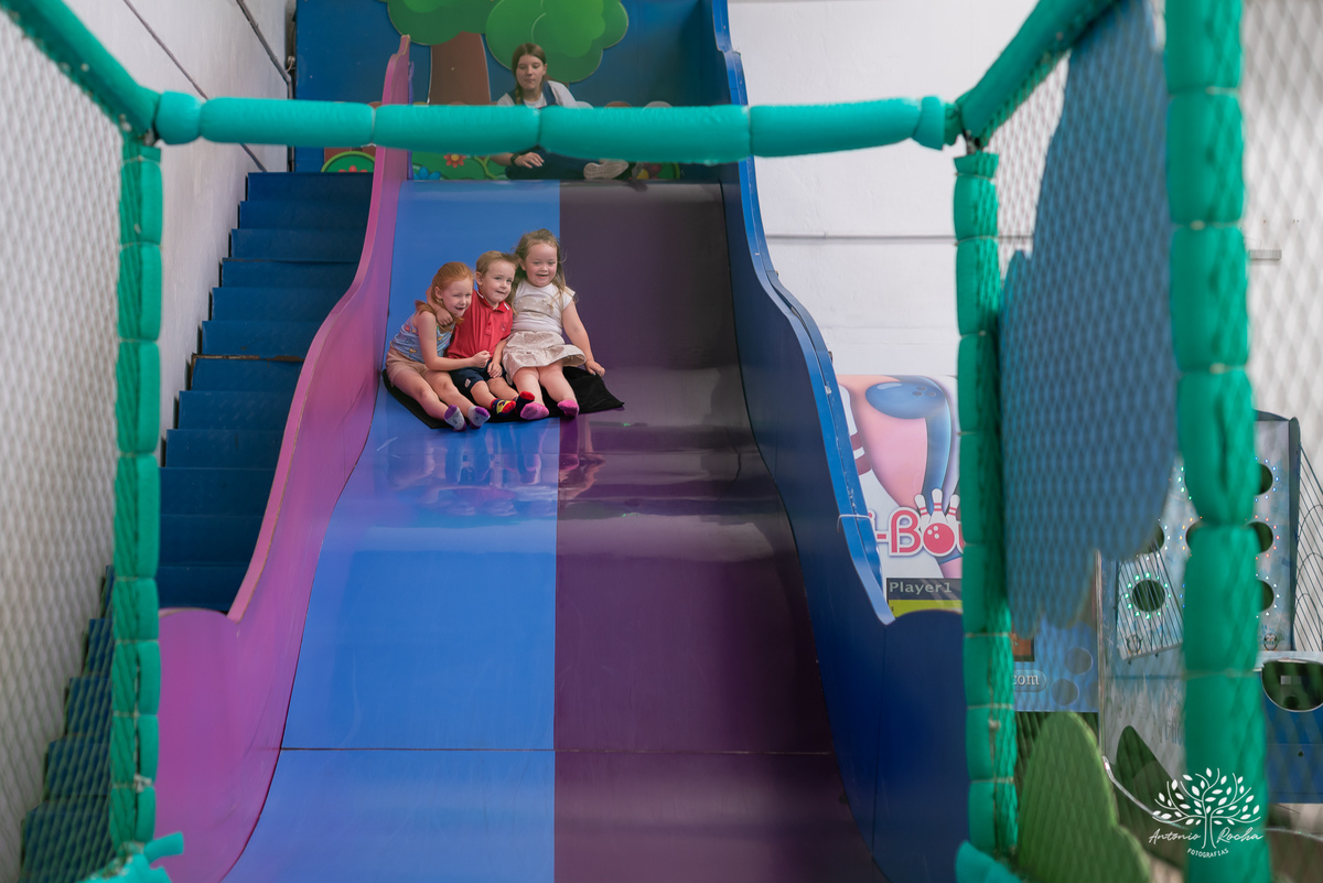 Primeiro aninho - festa infantil - fotografia de aniversário - registros especiais - crianças brincando - fotografia espontânea - fotografia profissional - evento infantil - emoção - fotografia documental - fotógrafo de família – Antonio Rocha Fotografias