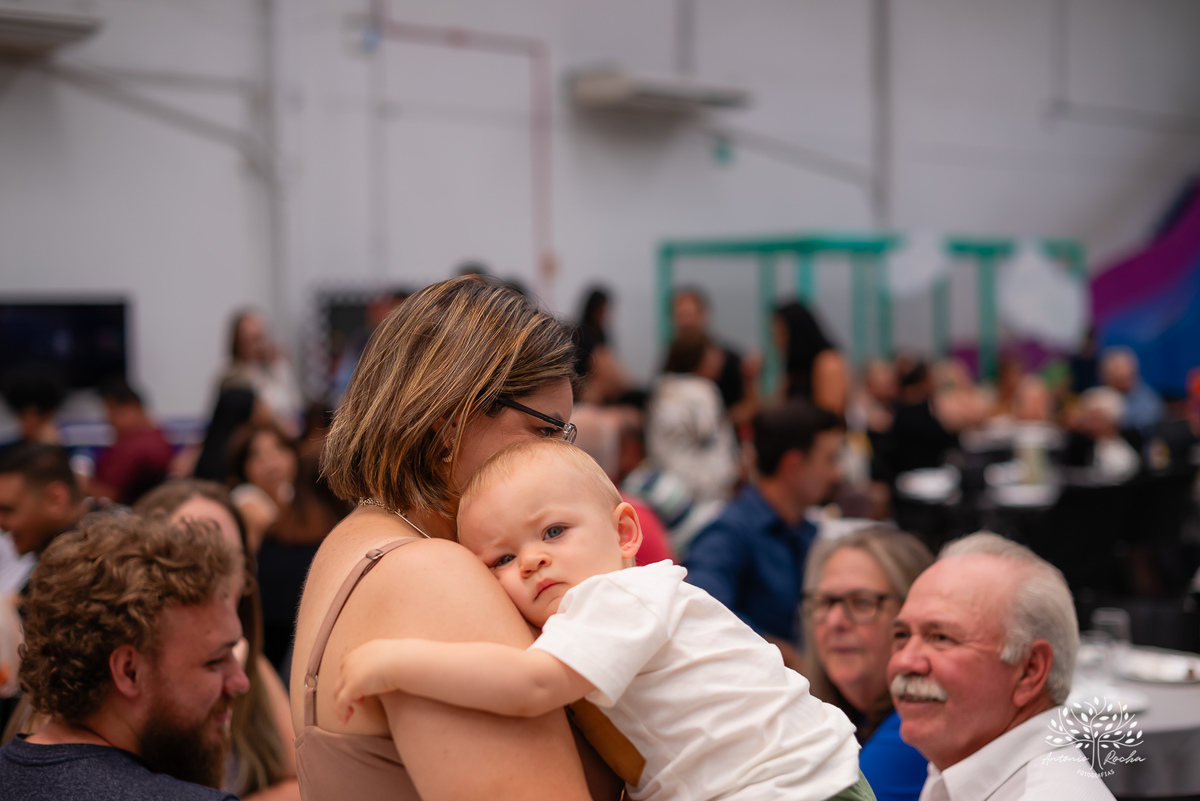 Primeiro aninho - festa infantil - fotografia de aniversário - registros especiais - crianças brincando - fotografia espontânea - fotografia profissional - evento infantil - emoção - fotografia documental - fotógrafo de família – Antonio Rocha Fotografias