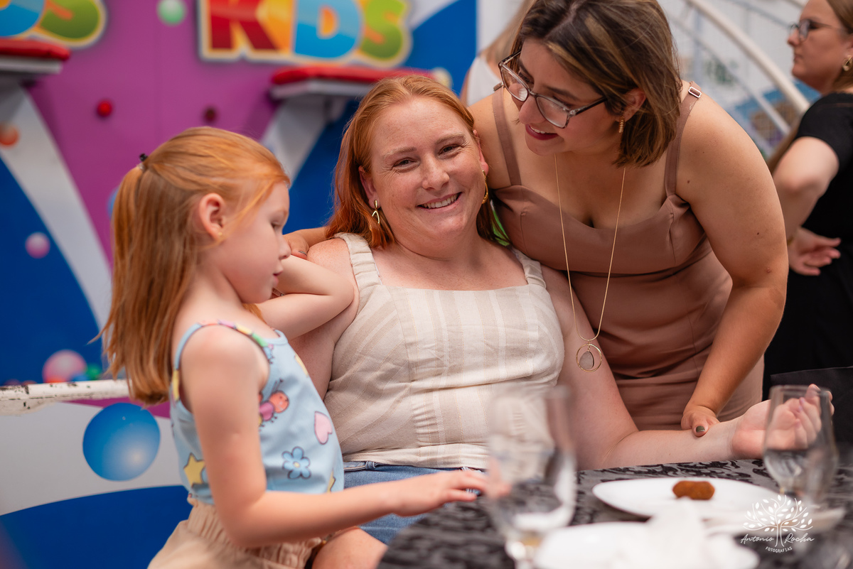 Primeiro aninho - festa infantil - fotografia de aniversário - registros especiais - crianças brincando - fotografia espontânea - fotografia profissional - evento infantil - emoção - fotografia documental - fotógrafo de família – Antonio Rocha Fotografias