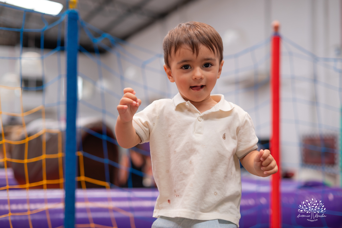 Primeiro aninho - festa infantil - fotografia de aniversário - registros especiais - crianças brincando - fotografia espontânea - fotografia profissional - evento infantil - emoção - fotografia documental - fotógrafo de família – Antonio Rocha Fotografias