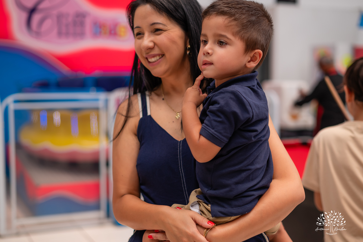 Primeiro aninho - festa infantil - fotografia de aniversário - registros especiais - crianças brincando - fotografia espontânea - fotografia profissional - evento infantil - emoção - fotografia documental - fotógrafo de família – Antonio Rocha Fotografias