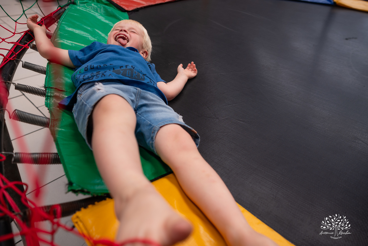 Primeiro aninho - festa infantil - fotografia de aniversário - registros especiais - crianças brincando - fotografia espontânea - fotografia profissional - evento infantil - emoção - fotografia documental - fotógrafo de família – Antonio Rocha Fotografias