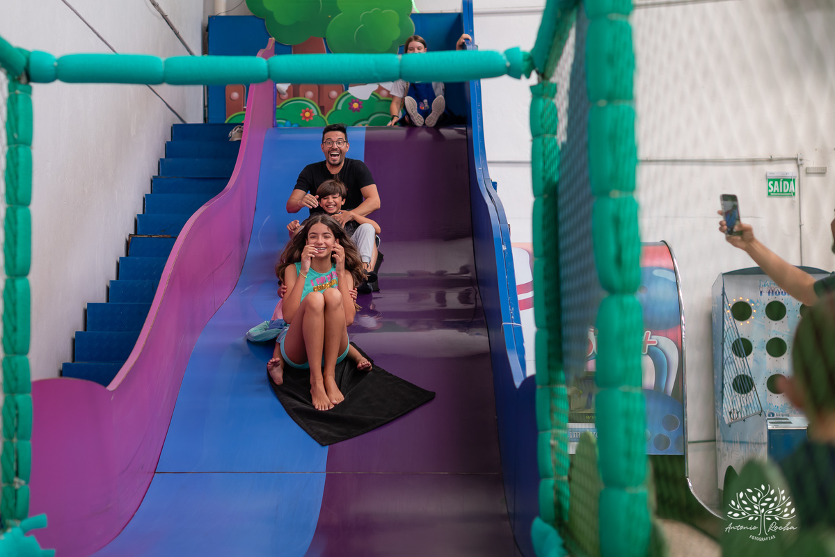 Primeiro aninho - festa infantil - fotografia de aniversário - registros especiais - crianças brincando - fotografia espontânea - fotografia profissional - evento infantil - emoção - fotografia documental - fotógrafo de família – Antonio Rocha Fotografias