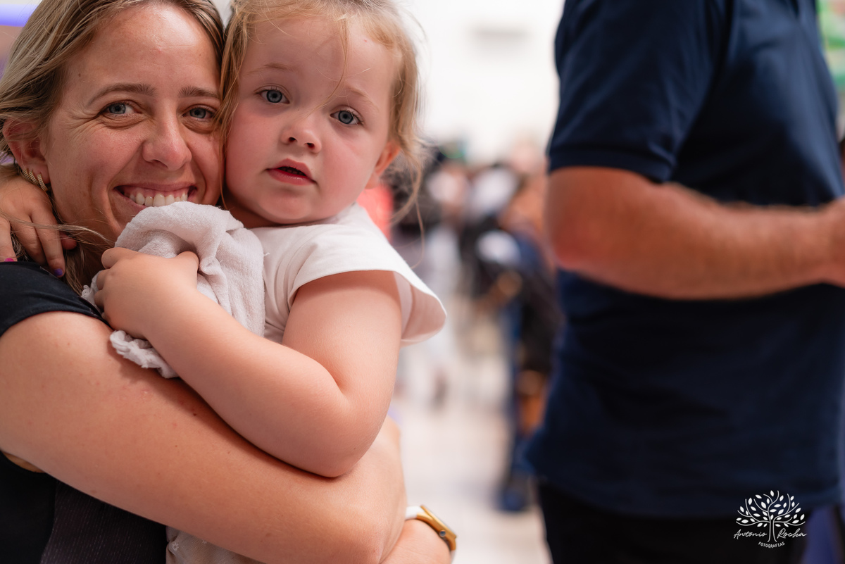 Primeiro aninho - festa infantil - fotografia de aniversário - registros especiais - crianças brincando - fotografia espontânea - fotografia profissional - evento infantil - emoção - fotografia documental - fotógrafo de família – Antonio Rocha Fotografias
