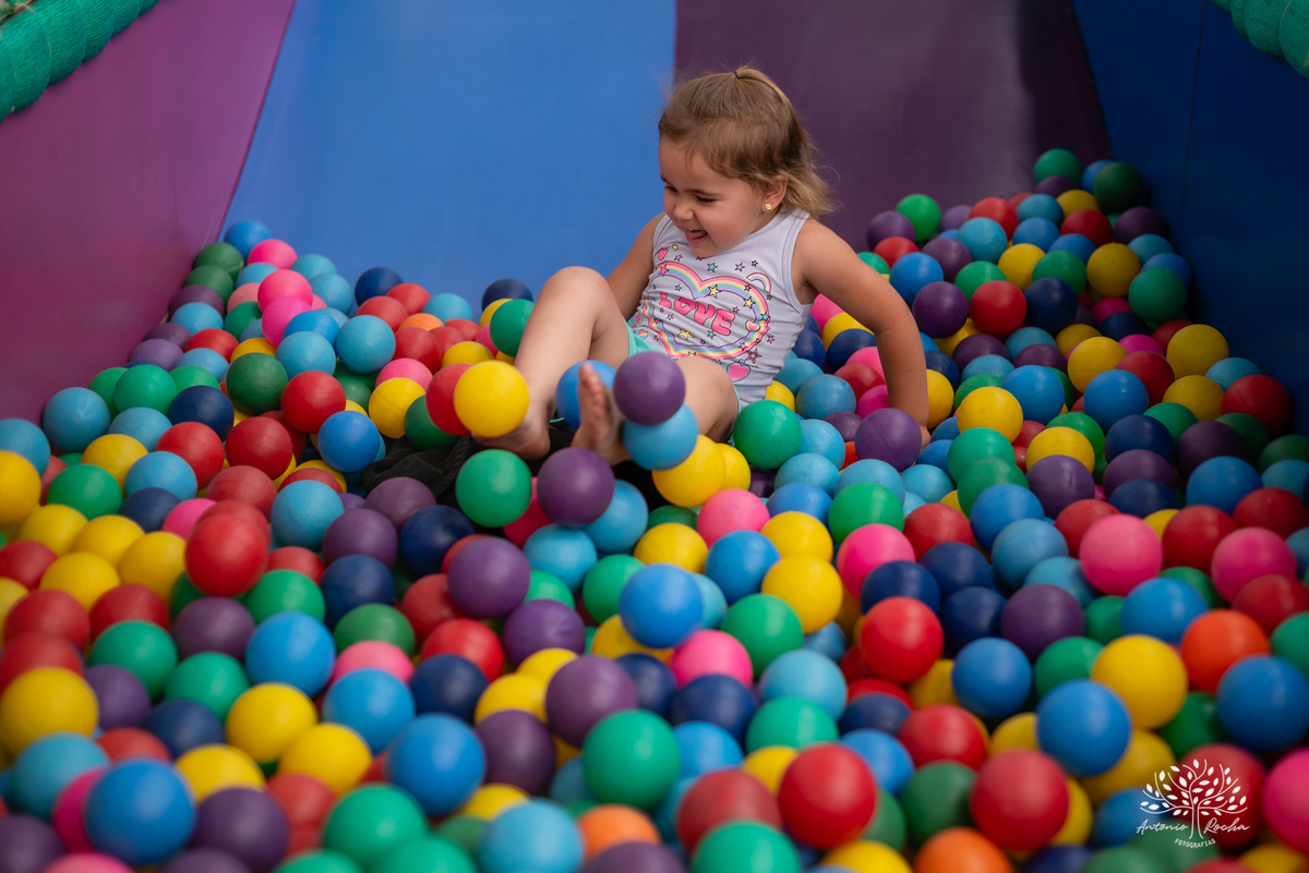 Primeiro aninho - festa infantil - fotografia de aniversário - registros especiais - crianças brincando - fotografia espontânea - fotografia profissional - evento infantil - emoção - fotografia documental - fotógrafo de família – Antonio Rocha Fotografias