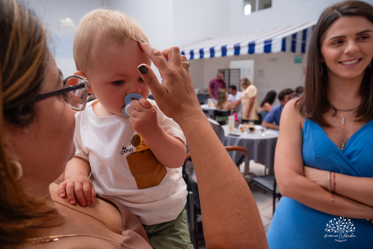 Primeiro aninho - festa infantil - fotografia de aniversário - registros especiais - crianças brincando - fotografia espontânea - fotografia profissional - evento infantil - emoção - fotografia documental - fotógrafo de família – Antonio Rocha Fotografias