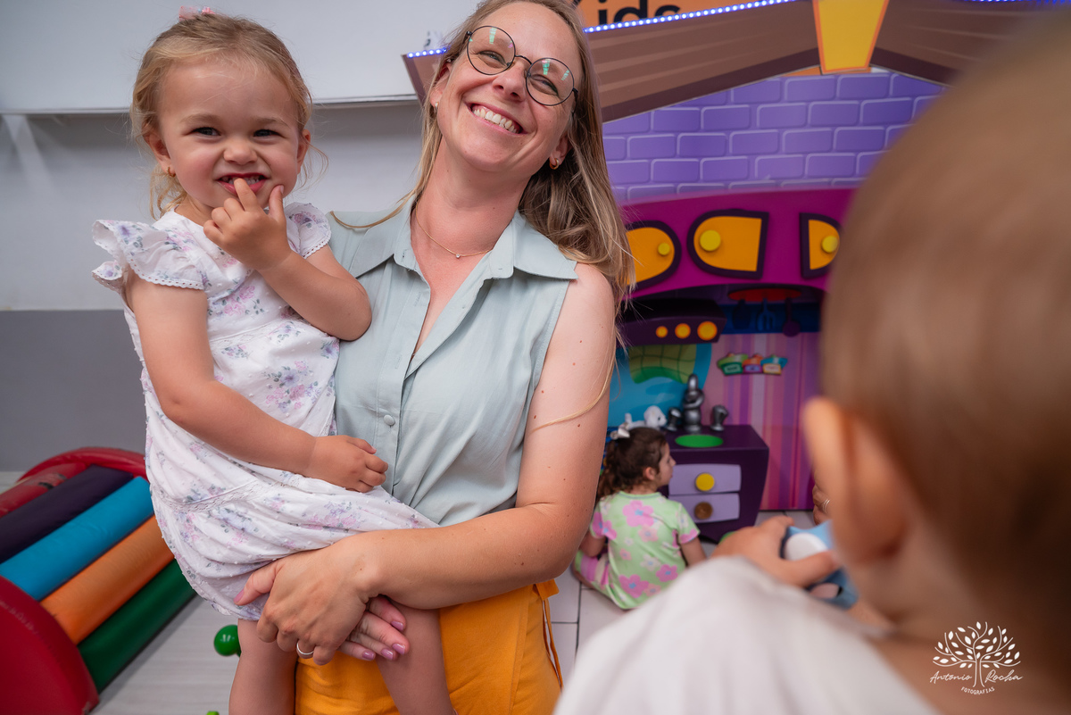 Primeiro aninho - festa infantil - fotografia de aniversário - registros especiais - crianças brincando - fotografia espontânea - fotografia profissional - evento infantil - emoção - fotografia documental - fotógrafo de família – Antonio Rocha Fotografias