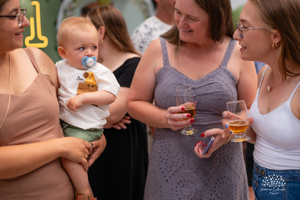 Primeiro aninho - festa infantil - fotografia de aniversário - registros especiais - crianças brincando - fotografia espontânea - fotografia profissional - evento infantil - emoção - fotografia documental - fotógrafo de família – Antonio Rocha Fotografias