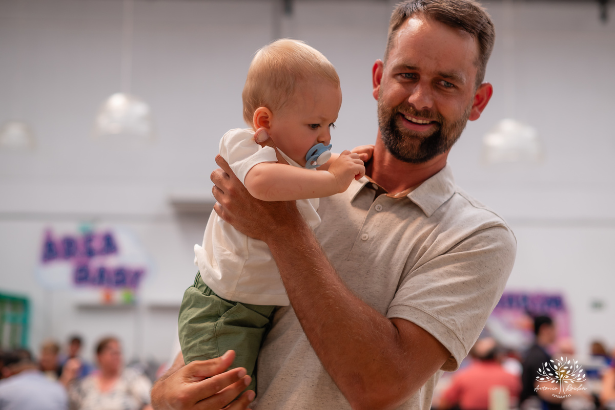Primeiro aninho - festa infantil - fotografia de aniversário - registros especiais - crianças brincando - fotografia espontânea - fotografia profissional - evento infantil - emoção - fotografia documental - fotógrafo de família – Antonio Rocha Fotografias
