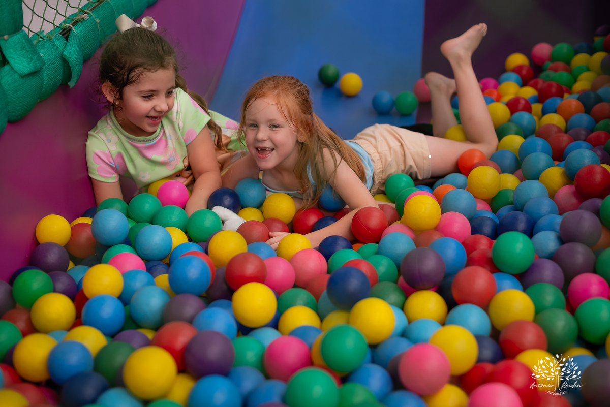 Primeiro aninho - festa infantil - fotografia de aniversário - registros especiais - crianças brincando - fotografia espontânea - fotografia profissional - evento infantil - emoção - fotografia documental - fotógrafo de família – Antonio Rocha Fotografias