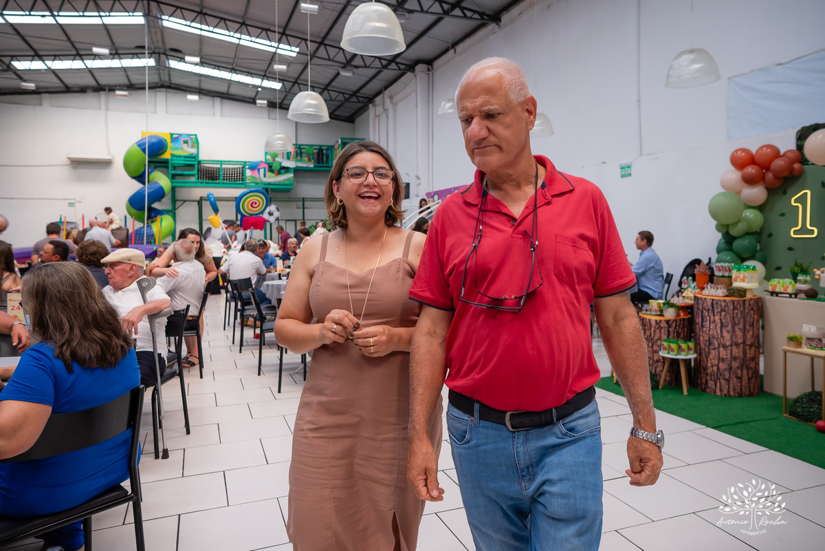 Primeiro aninho - festa infantil - fotografia de aniversário - registros especiais - crianças brincando - fotografia espontânea - fotografia profissional - evento infantil - emoção - fotografia documental - fotógrafo de família – Antonio Rocha Fotografias