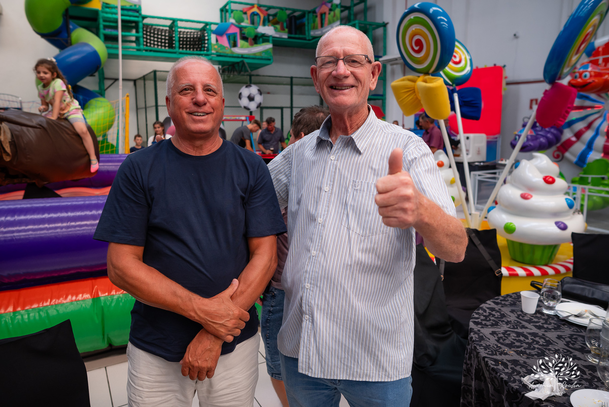 Primeiro aninho - festa infantil - fotografia de aniversário - registros especiais - crianças brincando - fotografia espontânea - fotografia profissional - evento infantil - emoção - fotografia documental - fotógrafo de família – Antonio Rocha Fotografias