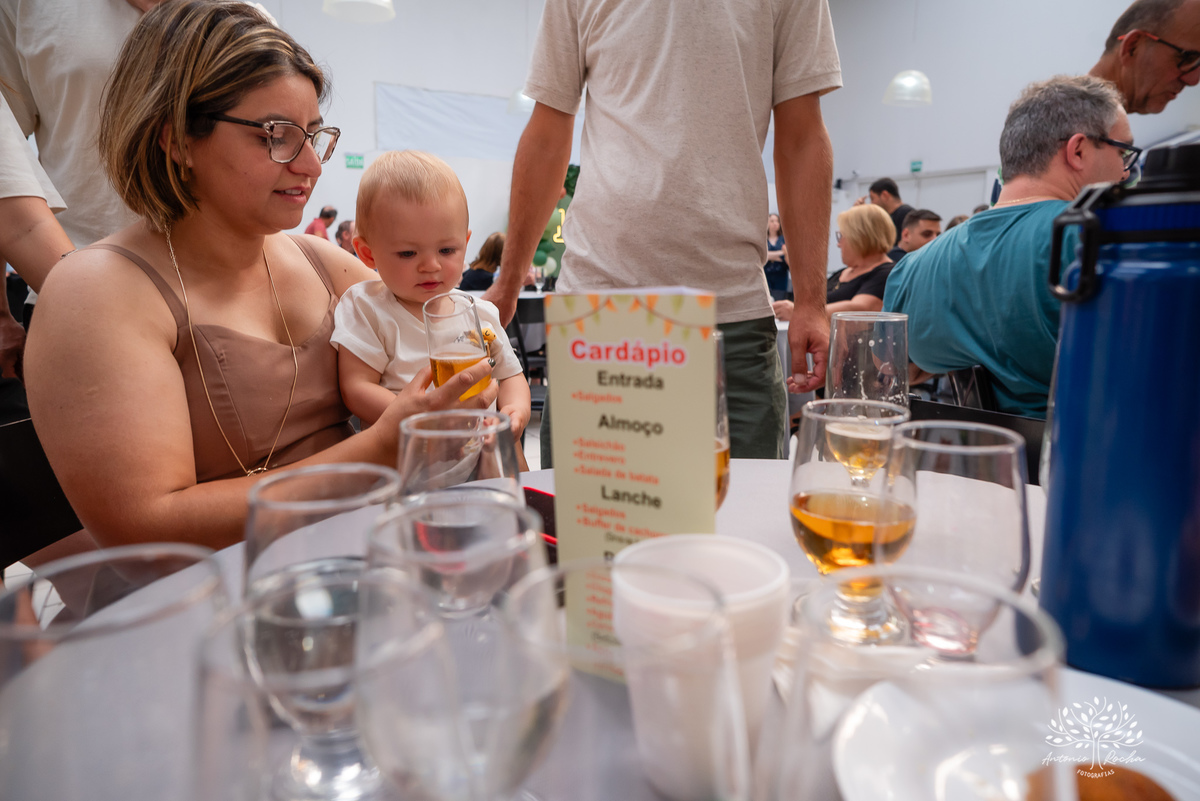 Primeiro aninho - festa infantil - fotografia de aniversário - registros especiais - crianças brincando - fotografia espontânea - fotografia profissional - evento infantil - emoção - fotografia documental - fotógrafo de família – Antonio Rocha Fotografias