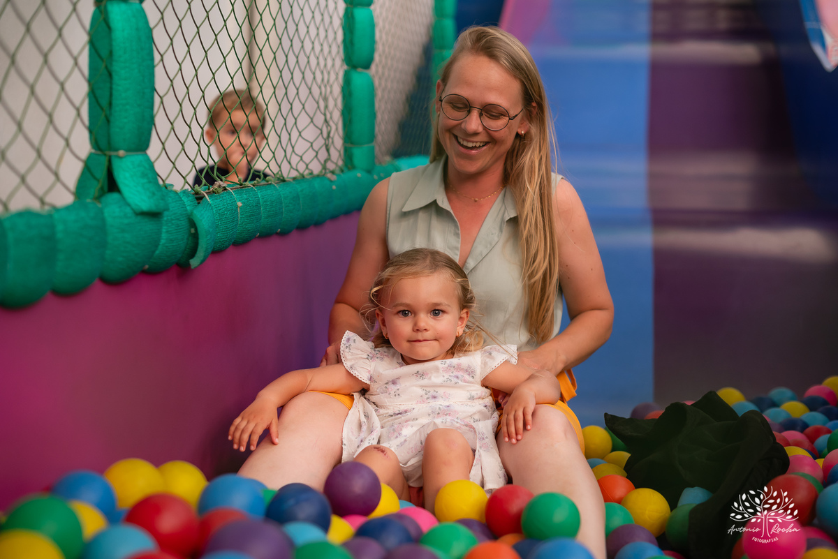 Primeiro aninho - festa infantil - fotografia de aniversário - registros especiais - crianças brincando - fotografia espontânea - fotografia profissional - evento infantil - emoção - fotografia documental - fotógrafo de família – Antonio Rocha Fotografias