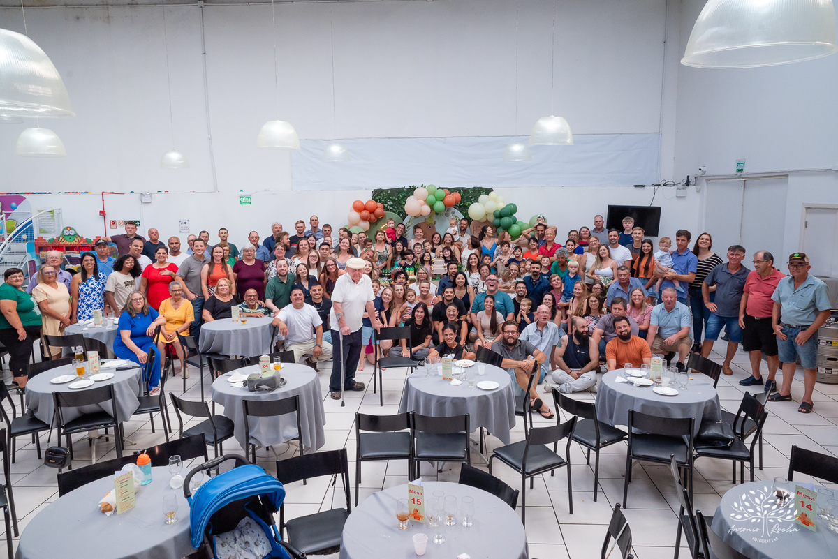 Primeiro aninho - festa infantil - fotografia de aniversário - registros especiais - crianças brincando - fotografia espontânea - fotografia profissional - evento infantil - emoção - fotografia documental - fotógrafo de família – Antonio Rocha Fotografias