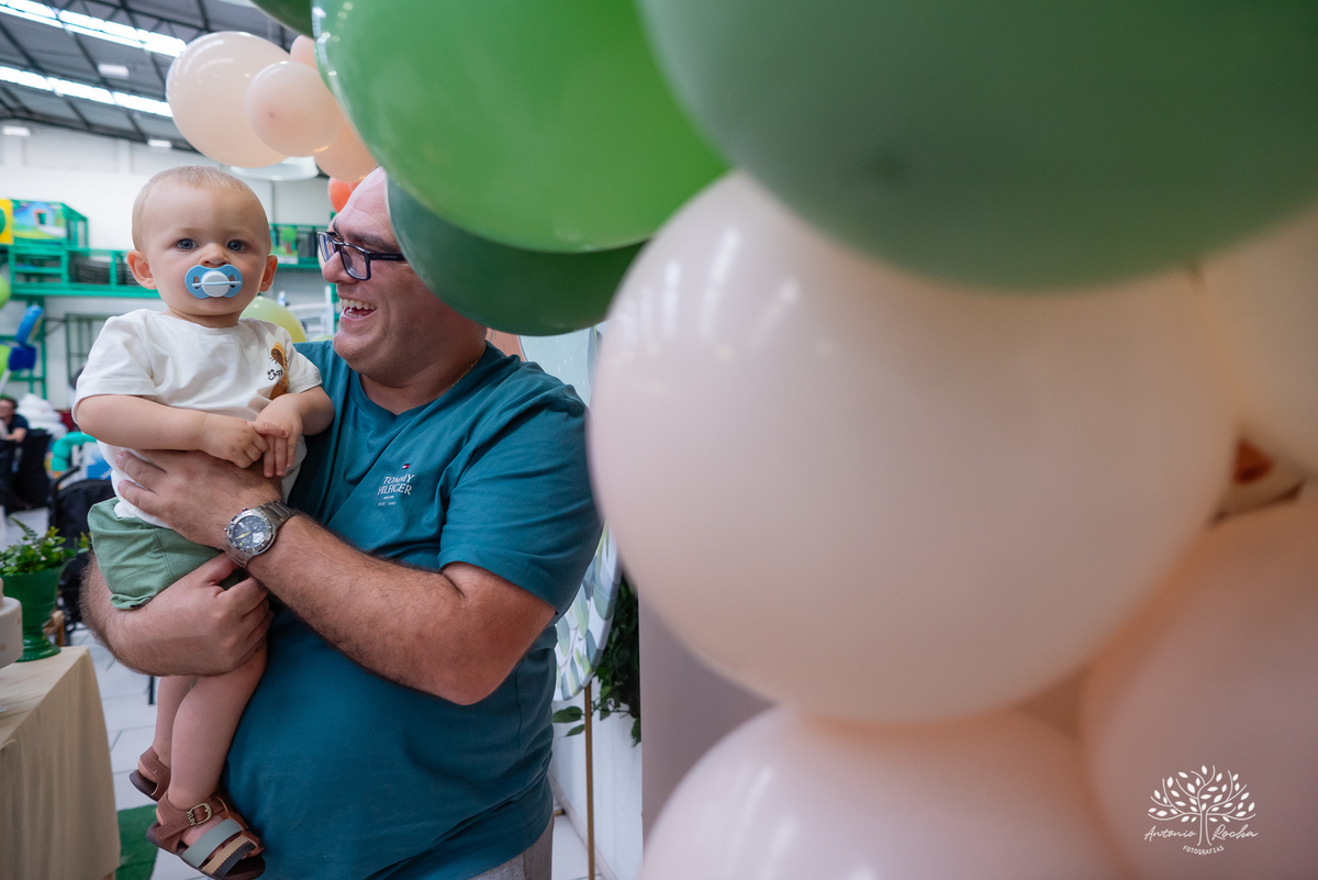 Primeiro aninho - festa infantil - fotografia de aniversário - registros especiais - crianças brincando - fotografia espontânea - fotografia profissional - evento infantil - emoção - fotografia documental - fotógrafo de família – Antonio Rocha Fotografias