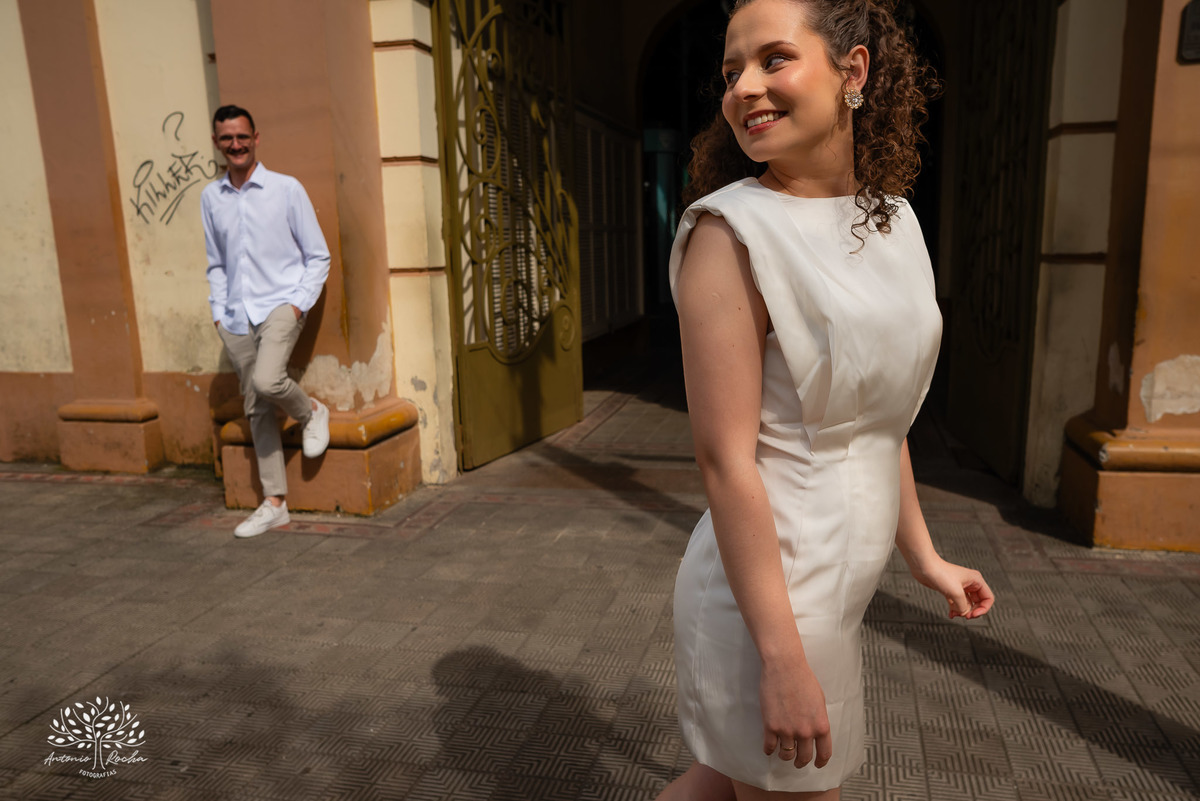 ensaio - casal - Pelotas - Centro Histórico - carros antigos - Landaú - Chevette - amor - cumplicidade - parceria - dedicação - fotografia de casal - conexão - união - grande dia - história de amor - Antonio Rocha Fotografias - Pelotas - casamento - o sim