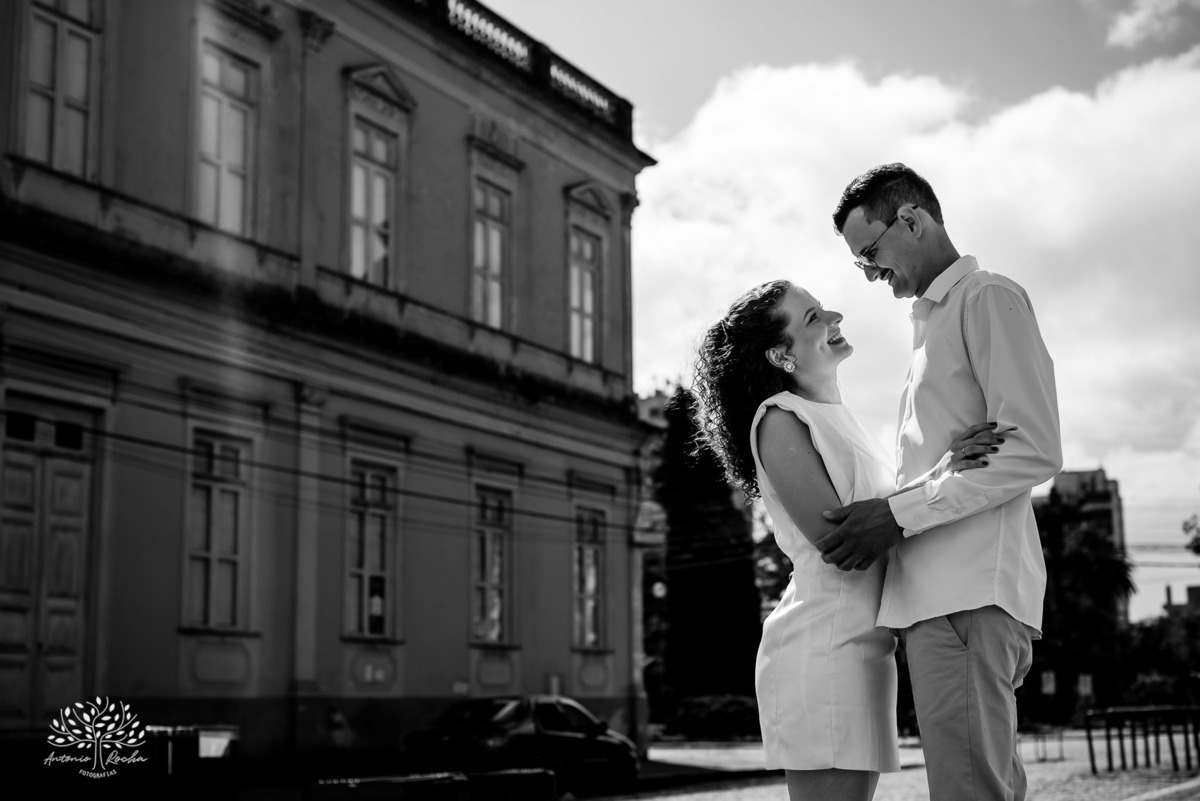 ensaio - casal - Pelotas - Centro Histórico - carros antigos - Landaú - Chevette - amor - cumplicidade - parceria - dedicação - fotografia de casal - conexão - união - grande dia - história de amor - Antonio Rocha Fotografias - Pelotas - casamento - o sim