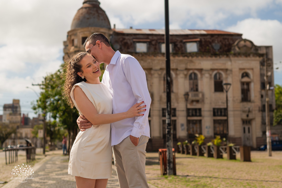 ensaio - casal - Pelotas - Centro Histórico - carros antigos - Landaú - Chevette - amor - cumplicidade - parceria - dedicação - fotografia de casal - conexão - união - grande dia - história de amor - Antonio Rocha Fotografias - Pelotas - casamento - o sim