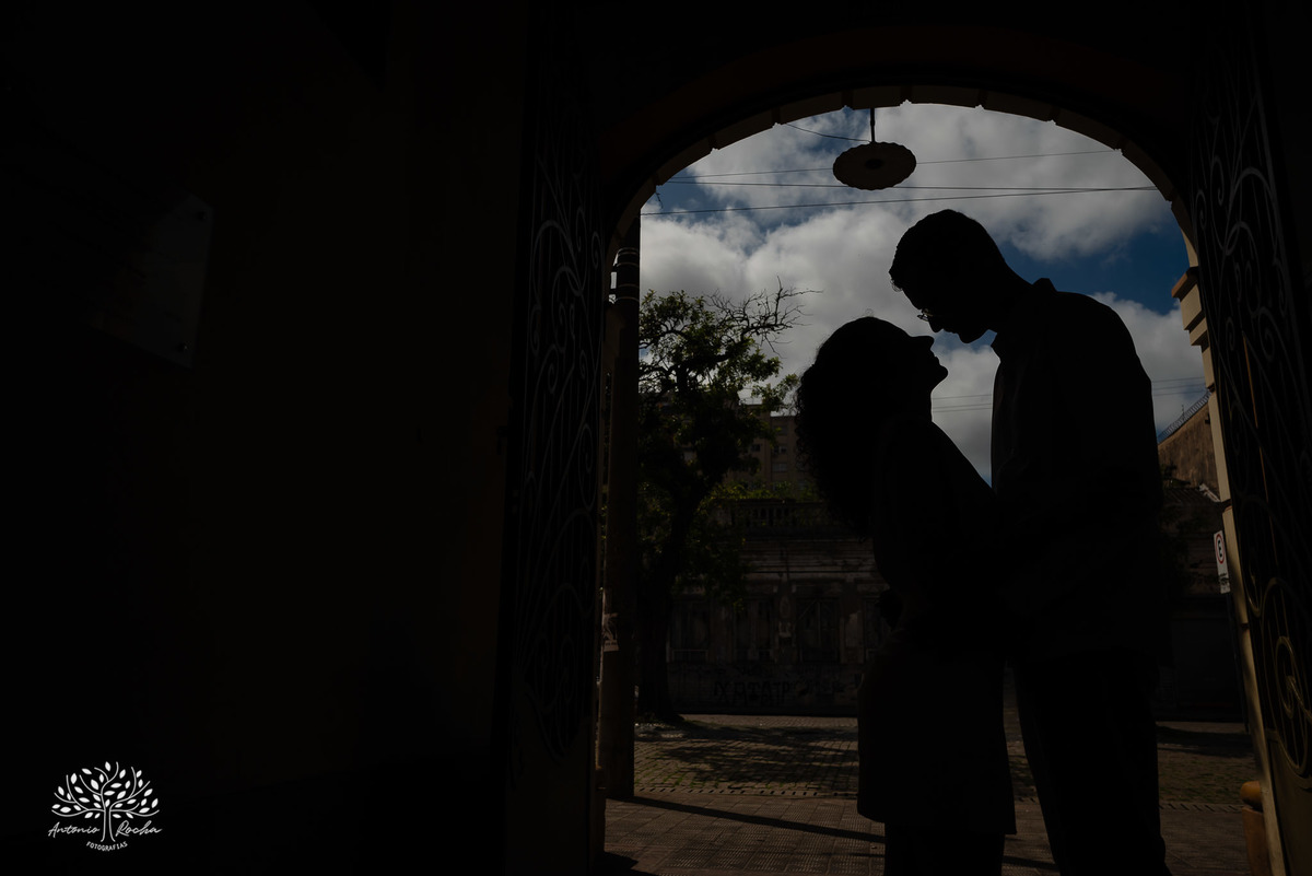 ensaio - casal - Pelotas - Centro Histórico - carros antigos - Landaú - Chevette - amor - cumplicidade - parceria - dedicação - fotografia de casal - conexão - união - grande dia - história de amor - Antonio Rocha Fotografias - Pelotas - casamento - o sim