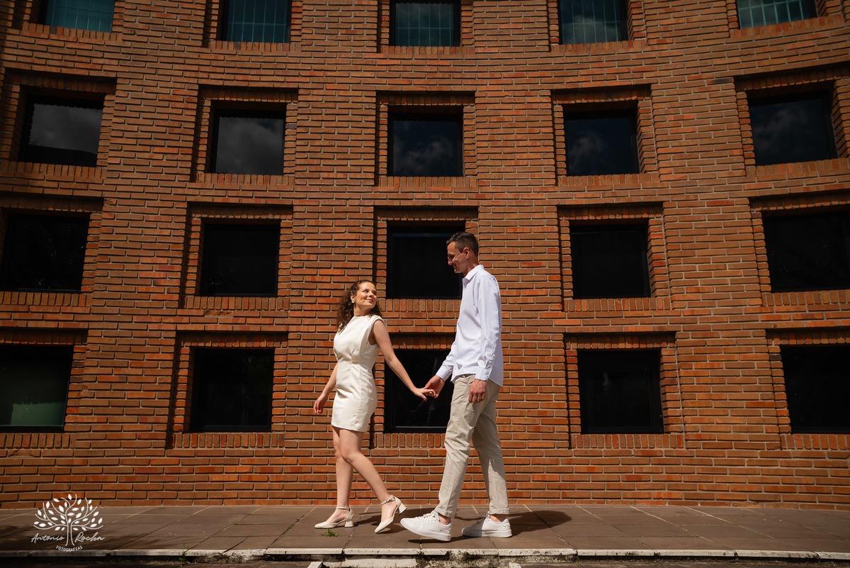 ensaio - casal - Pelotas - Centro Histórico - carros antigos - Landaú - Chevette - amor - cumplicidade - parceria - dedicação - fotografia de casal - conexão - união - grande dia - história de amor - Antonio Rocha Fotografias - Pelotas - casamento - o sim