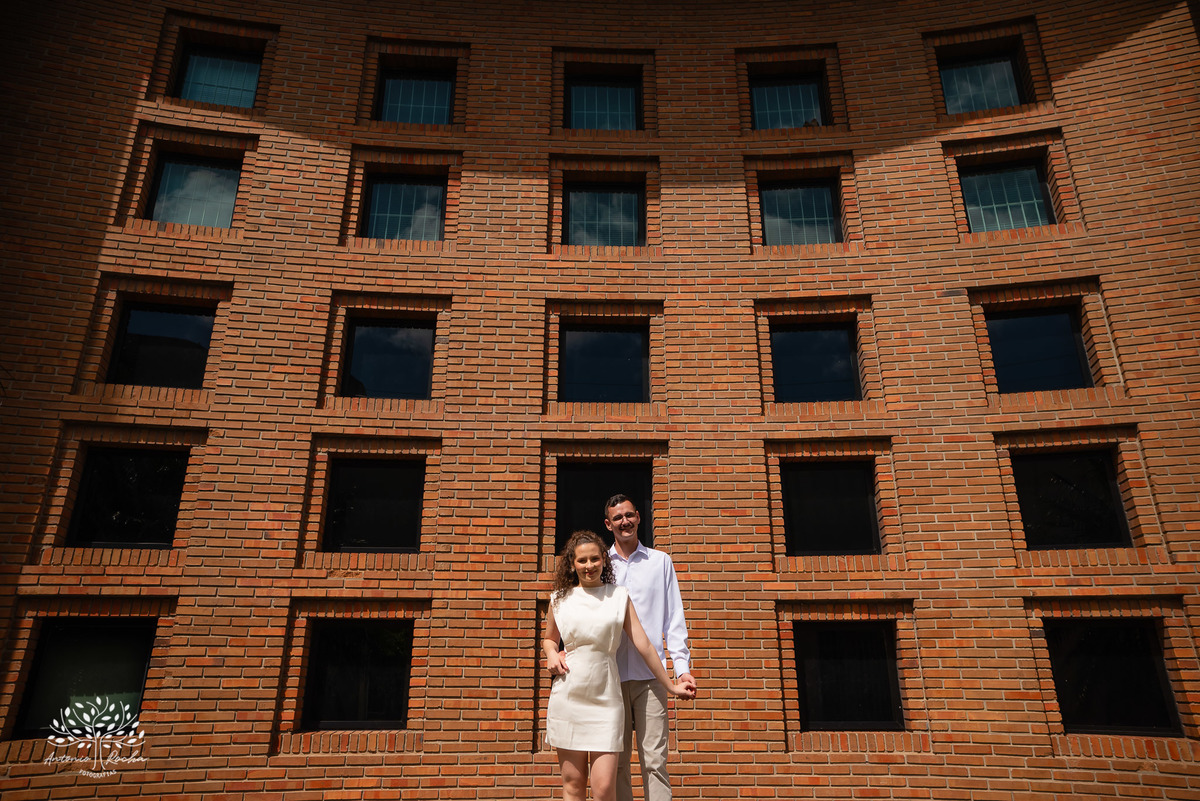 ensaio - casal - Pelotas - Centro Histórico - carros antigos - Landaú - Chevette - amor - cumplicidade - parceria - dedicação - fotografia de casal - conexão - união - grande dia - história de amor - Antonio Rocha Fotografias - Pelotas - casamento - o sim
