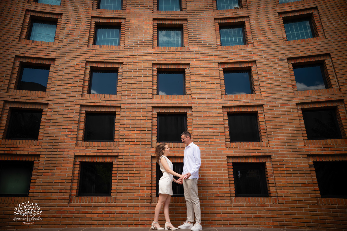 ensaio - casal - Pelotas - Centro Histórico - carros antigos - Landaú - Chevette - amor - cumplicidade - parceria - dedicação - fotografia de casal - conexão - união - grande dia - história de amor - Antonio Rocha Fotografias - Pelotas - casamento - o sim