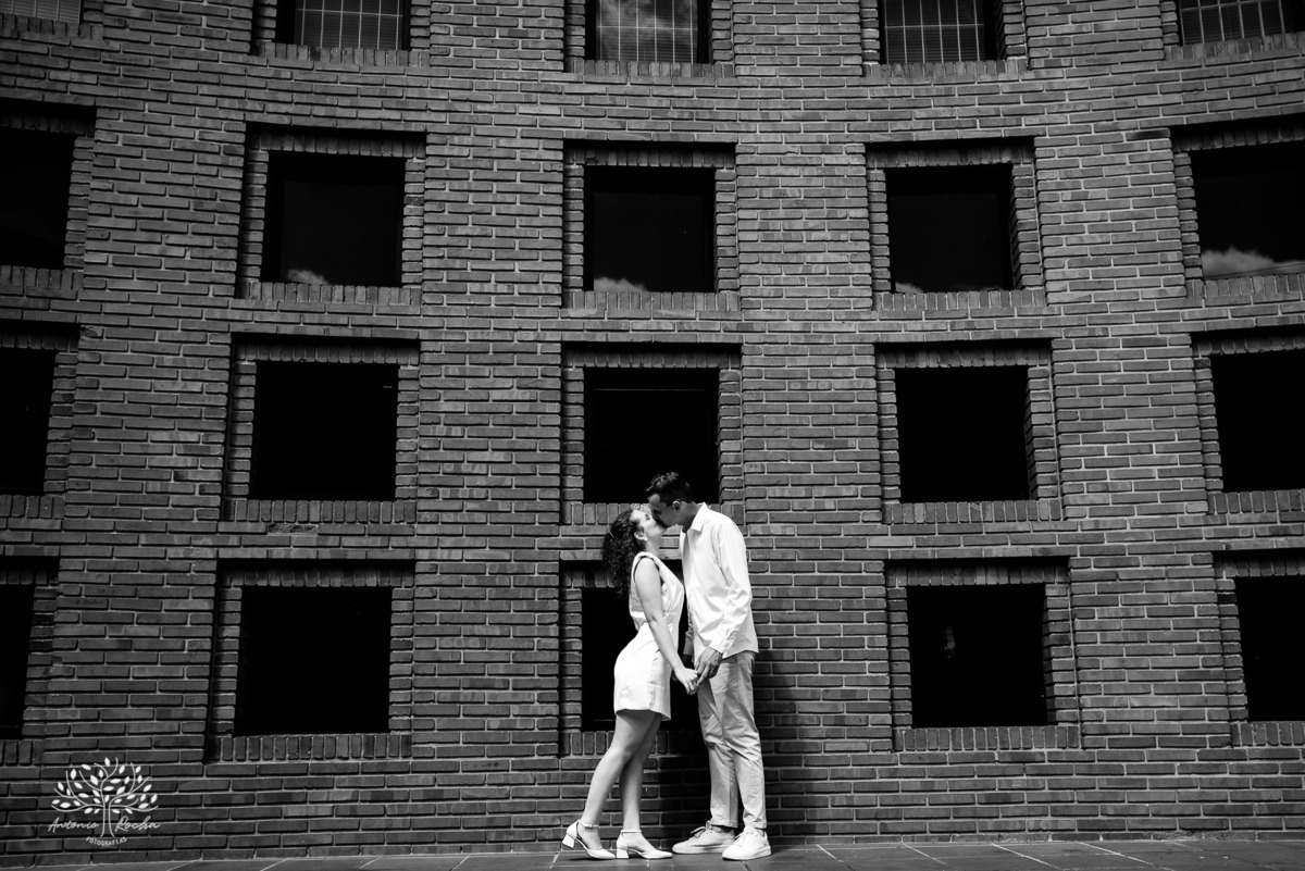ensaio - casal - Pelotas - Centro Histórico - carros antigos - Landaú - Chevette - amor - cumplicidade - parceria - dedicação - fotografia de casal - conexão - união - grande dia - história de amor - Antonio Rocha Fotografias - Pelotas - casamento - o sim
