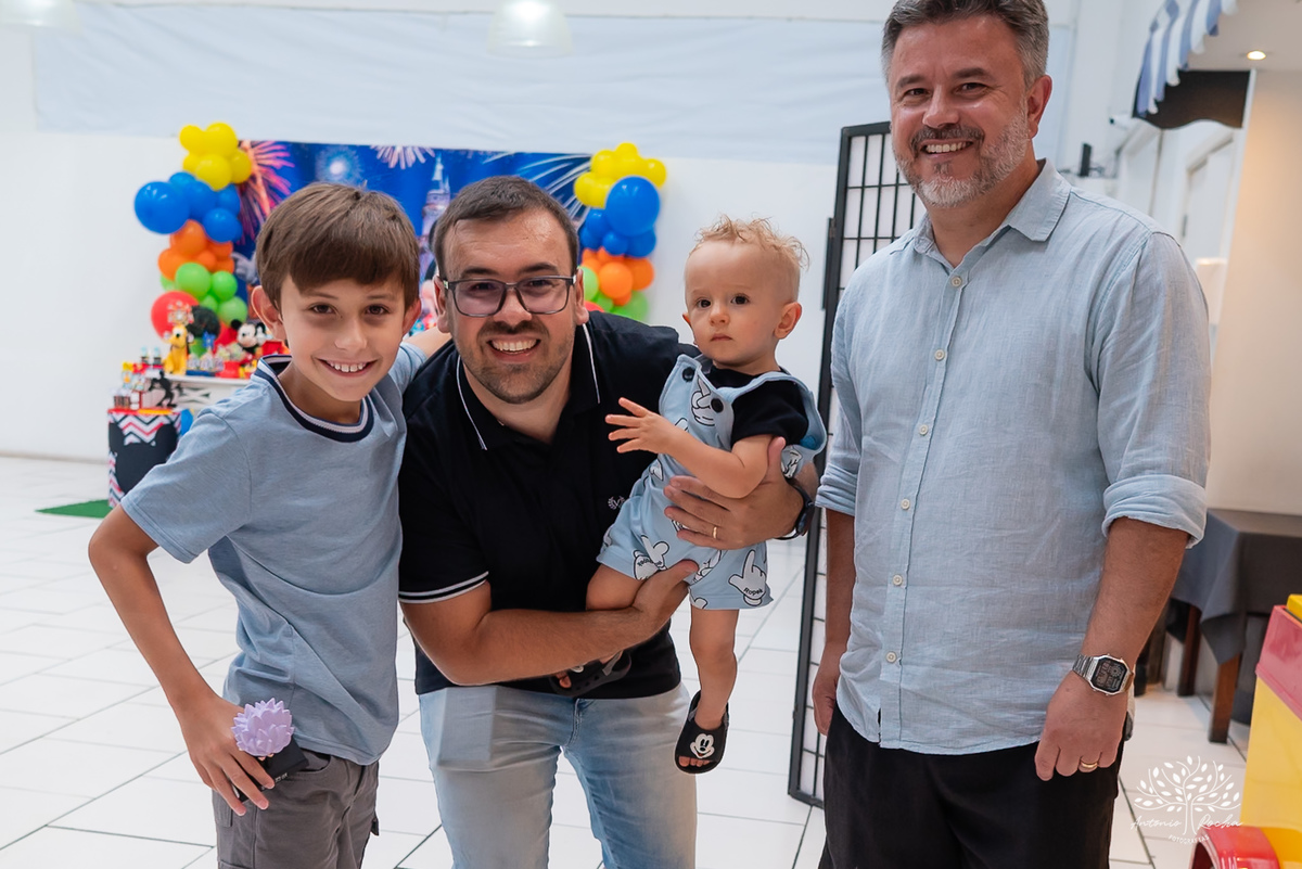 Gael - aniversário - festa infantil - 1 ano - amor - alegria - fotografia - memórias - família - diversão - carinho - sorrisos - momentos especiais - recordações – celebração – Pelotas – Antonio Rocha Fotografias – Michey – Cliff Kids