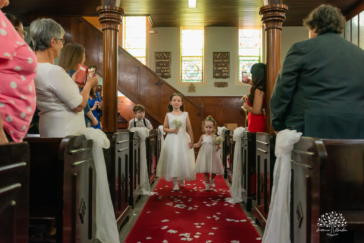 Gabi - Luiz - casamento - amor - cerimônia - Igreja Cabeluda –pet alianças - recepção - pista de dança - celebração - Sant’ Helena Eventos - registros fotográficos - amor verdadeiro - memórias - confiança - carinho - Antonio Rocha Fotografias - Pelotas