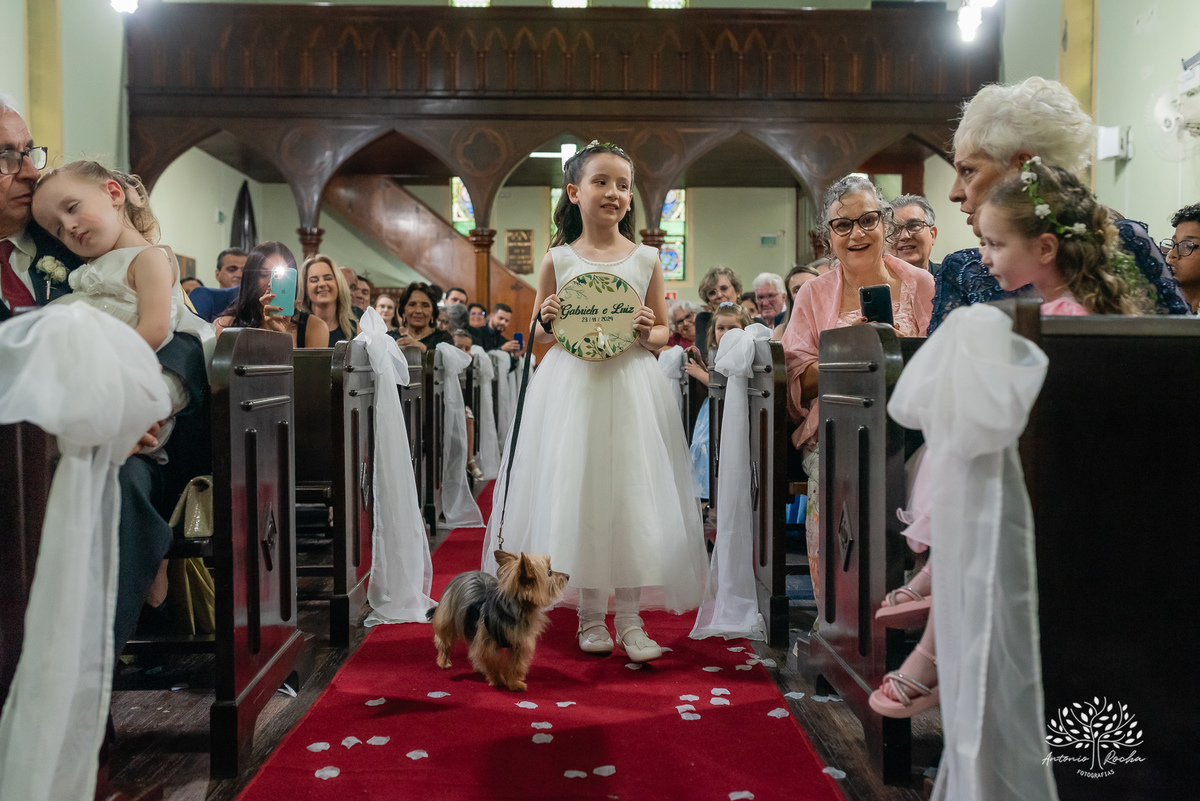 Gabi - Luiz - casamento - amor - cerimônia - Igreja Cabeluda –pet alianças - recepção - pista de dança - celebração - Sant’ Helena Eventos - registros fotográficos - amor verdadeiro - memórias - confiança - carinho - Antonio Rocha Fotografias - Pelotas