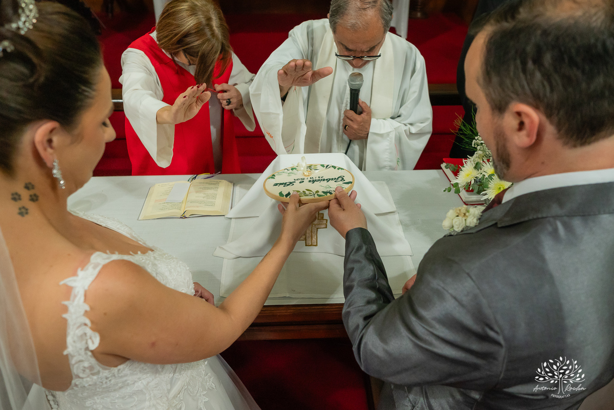Gabi - Luiz - casamento - amor - cerimônia - Igreja Cabeluda –pet alianças - recepção - pista de dança - celebração - Sant’ Helena Eventos - registros fotográficos - amor verdadeiro - memórias - confiança - carinho - Antonio Rocha Fotografias - Pelotas