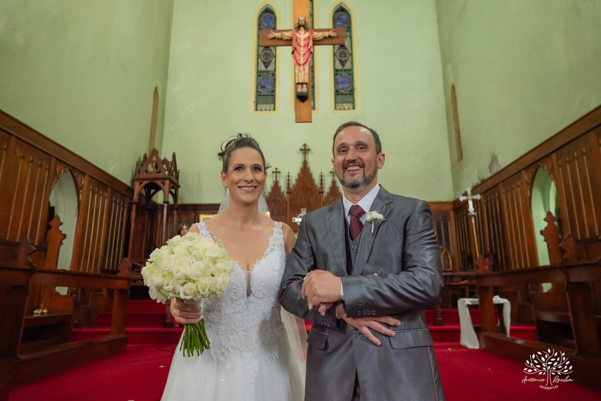 Gabi - Luiz - casamento - amor - cerimônia - Igreja Cabeluda –pet alianças - recepção - pista de dança - celebração - Sant’ Helena Eventos - registros fotográficos - amor verdadeiro - memórias - confiança - carinho - Antonio Rocha Fotografias - Pelotas