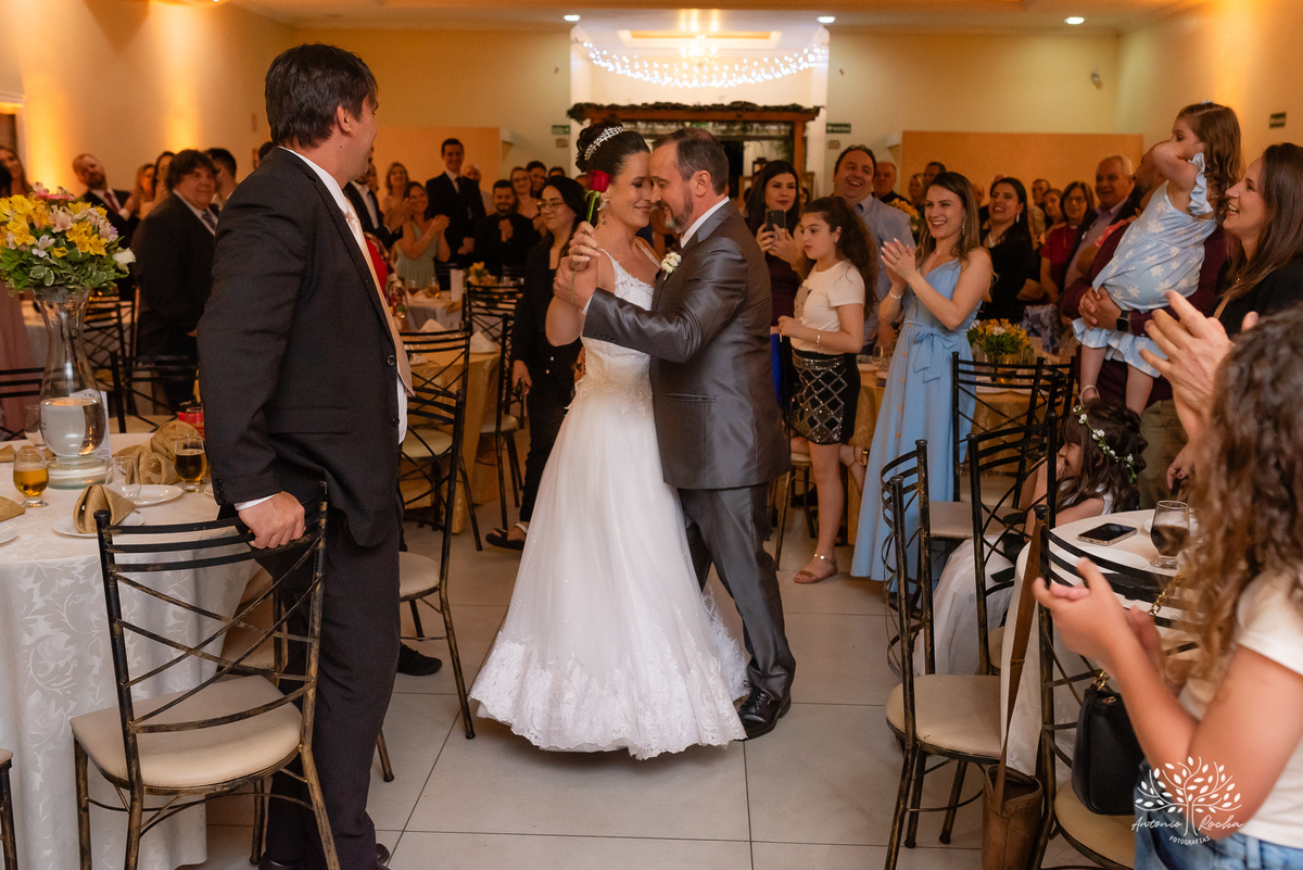 Gabi - Luiz - casamento - amor - cerimônia - Igreja Cabeluda –pet alianças - recepção - pista de dança - celebração - Sant’ Helena Eventos - registros fotográficos - amor verdadeiro - memórias - confiança - carinho - Antonio Rocha Fotografias - Pelotas