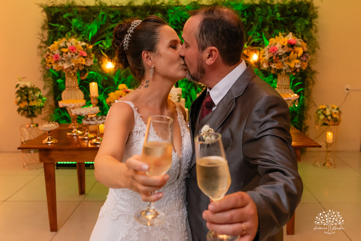 Gabi - Luiz - casamento - amor - cerimônia - Igreja Cabeluda –pet alianças - recepção - pista de dança - celebração - Sant’ Helena Eventos - registros fotográficos - amor verdadeiro - memórias - confiança - carinho - Antonio Rocha Fotografias - Pelotas