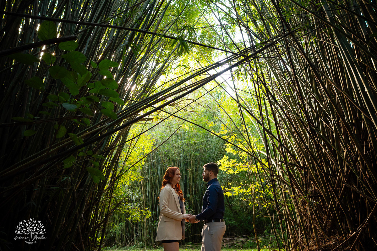 Pré-wedding - Márcia e Leonardo - ensaio fotográfico - Santuário de Guadalupe - entardecer - amor - conexão - cumplicidade - fotografia de casamento - momentos especiais - luz dourada - romance - emoção - casamento - Antonio Rocha Fotografias - Pelotas