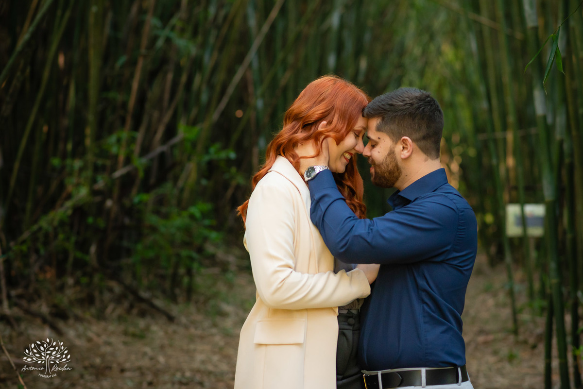 Pré-wedding - Márcia e Leonardo - ensaio fotográfico - Santuário de Guadalupe - entardecer - amor - conexão - cumplicidade - fotografia de casamento - momentos especiais - luz dourada - romance - emoção - casamento - Antonio Rocha Fotografias - Pelotas