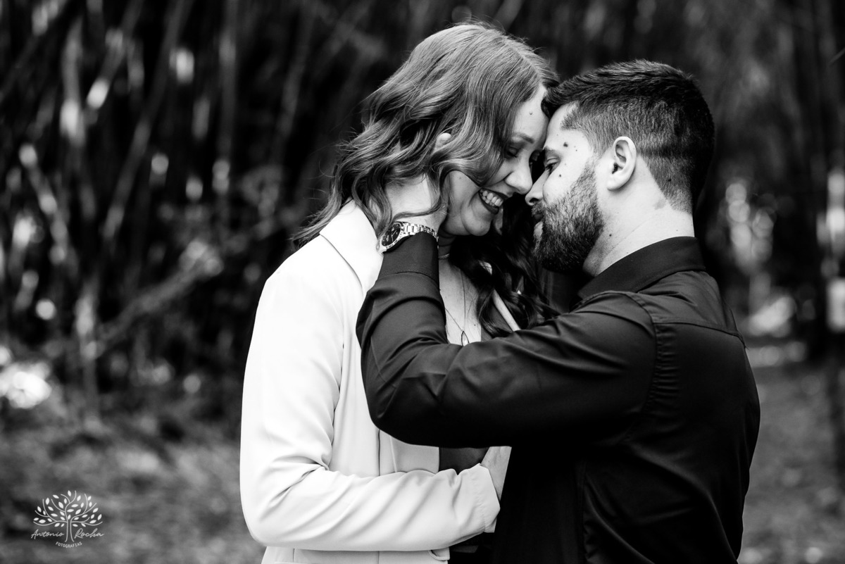 Pré-wedding - Márcia e Leonardo - ensaio fotográfico - Santuário de Guadalupe - entardecer - amor - conexão - cumplicidade - fotografia de casamento - momentos especiais - luz dourada - romance - emoção - casamento - Antonio Rocha Fotografias - Pelotas