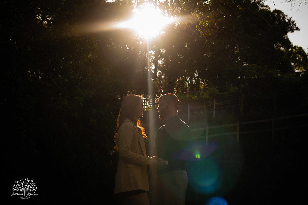 Pré-wedding - Márcia e Leonardo - ensaio fotográfico - Santuário de Guadalupe - entardecer - amor - conexão - cumplicidade - fotografia de casamento - momentos especiais - luz dourada - romance - emoção - casamento - Antonio Rocha Fotografias - Pelotas