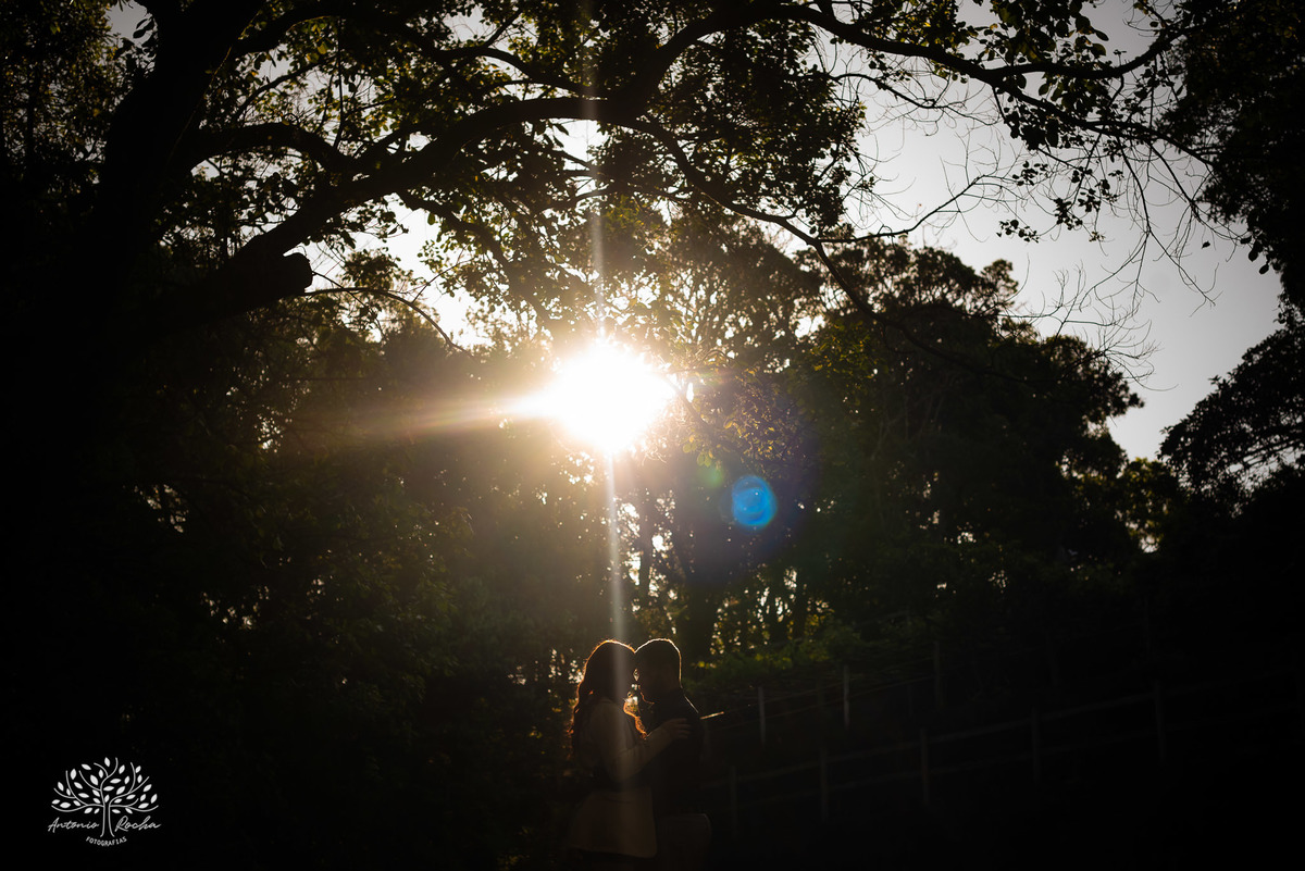 Pré-wedding - Márcia e Leonardo - ensaio fotográfico - Santuário de Guadalupe - entardecer - amor - conexão - cumplicidade - fotografia de casamento - momentos especiais - luz dourada - romance - emoção - casamento - Antonio Rocha Fotografias - Pelotas