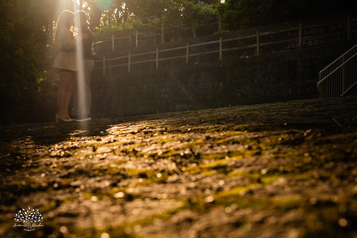 Pré-wedding - Márcia e Leonardo - ensaio fotográfico - Santuário de Guadalupe - entardecer - amor - conexão - cumplicidade - fotografia de casamento - momentos especiais - luz dourada - romance - emoção - casamento - Antonio Rocha Fotografias - Pelotas