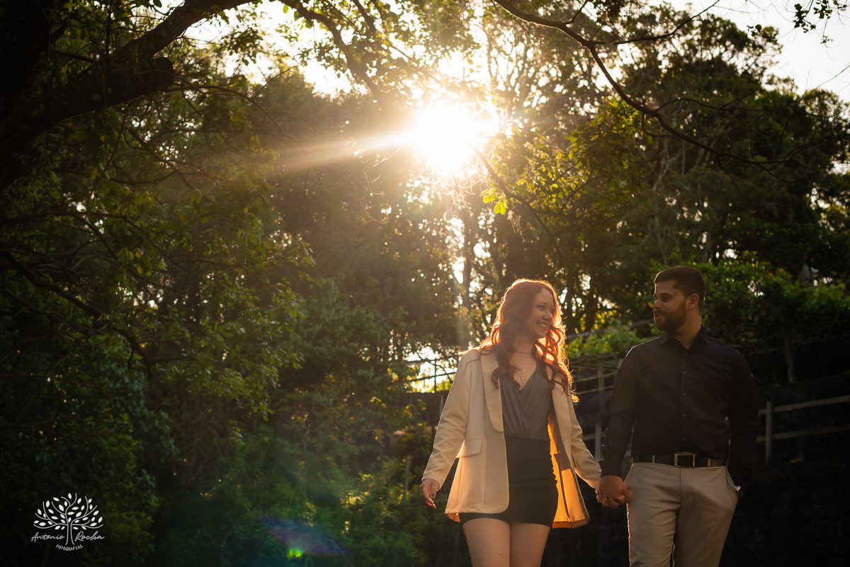 Pré-wedding - Márcia e Leonardo - ensaio fotográfico - Santuário de Guadalupe - entardecer - amor - conexão - cumplicidade - fotografia de casamento - momentos especiais - luz dourada - romance - emoção - casamento - Antonio Rocha Fotografias - Pelotas