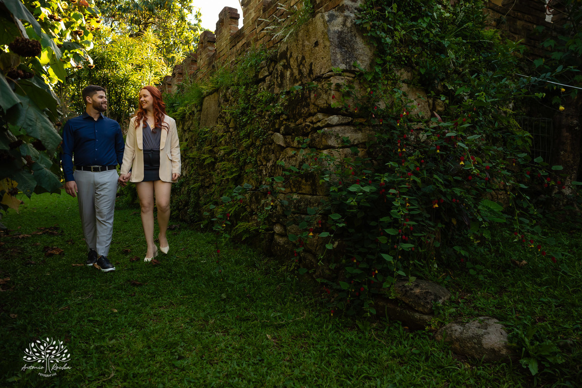 Pré-wedding - Márcia e Leonardo - ensaio fotográfico - Santuário de Guadalupe - entardecer - amor - conexão - cumplicidade - fotografia de casamento - momentos especiais - luz dourada - romance - emoção - casamento - Antonio Rocha Fotografias - Pelotas