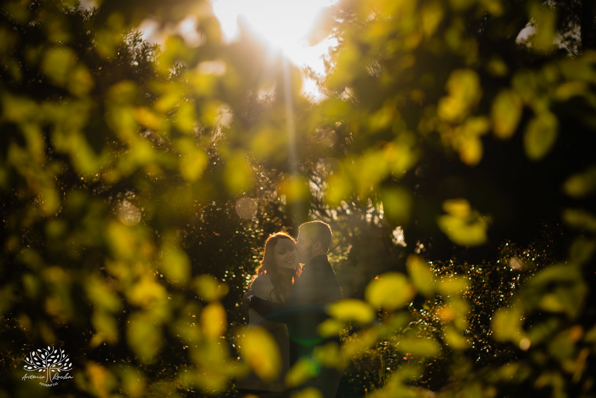 Pré-wedding - Márcia e Leonardo - ensaio fotográfico - Santuário de Guadalupe - entardecer - amor - conexão - cumplicidade - fotografia de casamento - momentos especiais - luz dourada - romance - emoção - casamento - Antonio Rocha Fotografias - Pelotas