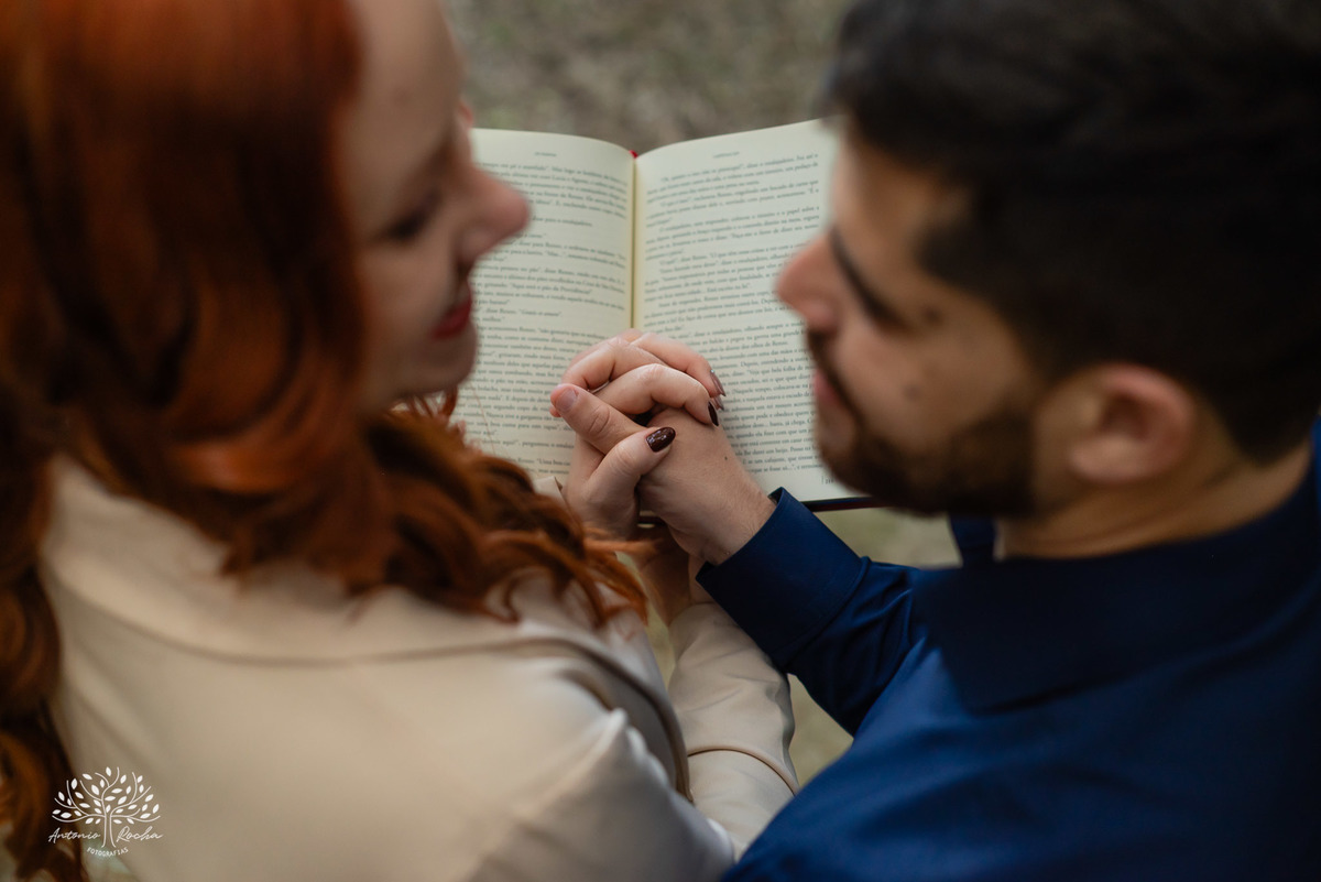 Pré-wedding - Márcia e Leonardo - ensaio fotográfico - Santuário de Guadalupe - entardecer - amor - conexão - cumplicidade - fotografia de casamento - momentos especiais - luz dourada - romance - emoção - casamento - Antonio Rocha Fotografias - Pelotas
