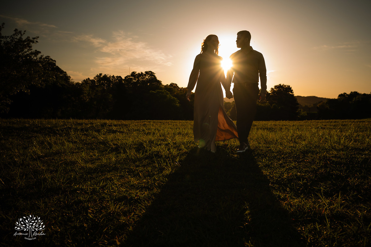 Pré-wedding - Márcia e Leonardo - ensaio fotográfico - Santuário de Guadalupe - entardecer - amor - conexão - cumplicidade - fotografia de casamento - momentos especiais - luz dourada - romance - emoção - casamento - Antonio Rocha Fotografias - Pelotas