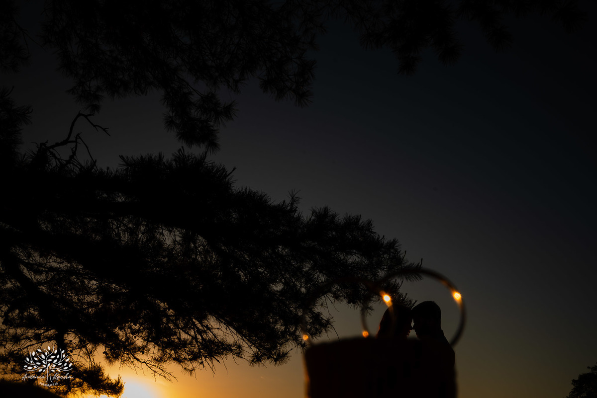 Pré-wedding - Márcia e Leonardo - ensaio fotográfico - Santuário de Guadalupe - entardecer - amor - conexão - cumplicidade - fotografia de casamento - momentos especiais - luz dourada - romance - emoção - casamento - Antonio Rocha Fotografias - Pelotas