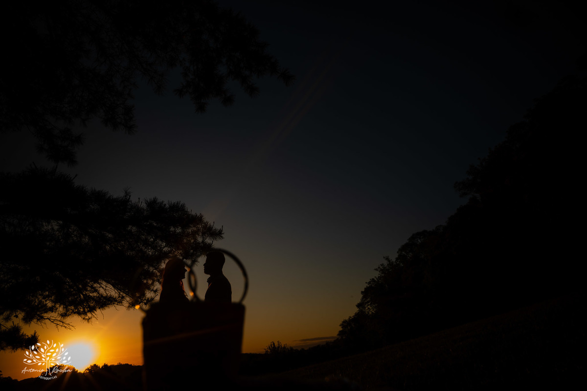Pré-wedding - Márcia e Leonardo - ensaio fotográfico - Santuário de Guadalupe - entardecer - amor - conexão - cumplicidade - fotografia de casamento - momentos especiais - luz dourada - romance - emoção - casamento - Antonio Rocha Fotografias - Pelotas