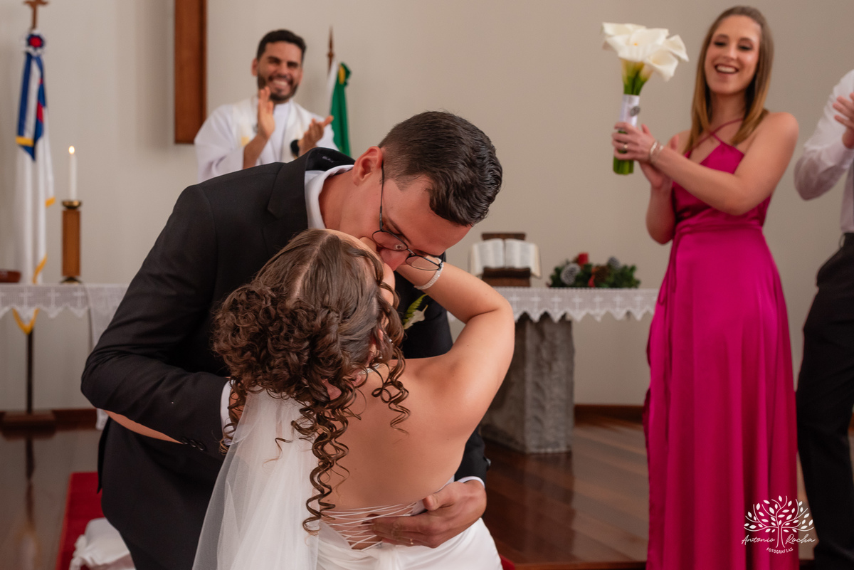 casamento - amor - cumplicidade - fé - celebração - cerimônia - emoção - parceria - noivos - festa - fotografia - lembranças - família - amigos - dança - alegria - igreja - carros antigos -  felicidade - Pelotas - Antonio Rocha Fotografias - Casa Wille